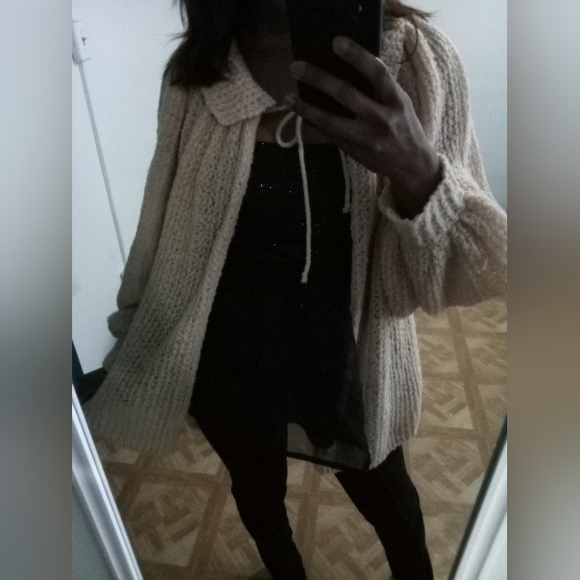 Vintage Oversize Sweater Cream, Beige size Small, medium, Italy with bow, collar - Picture 9 of 9